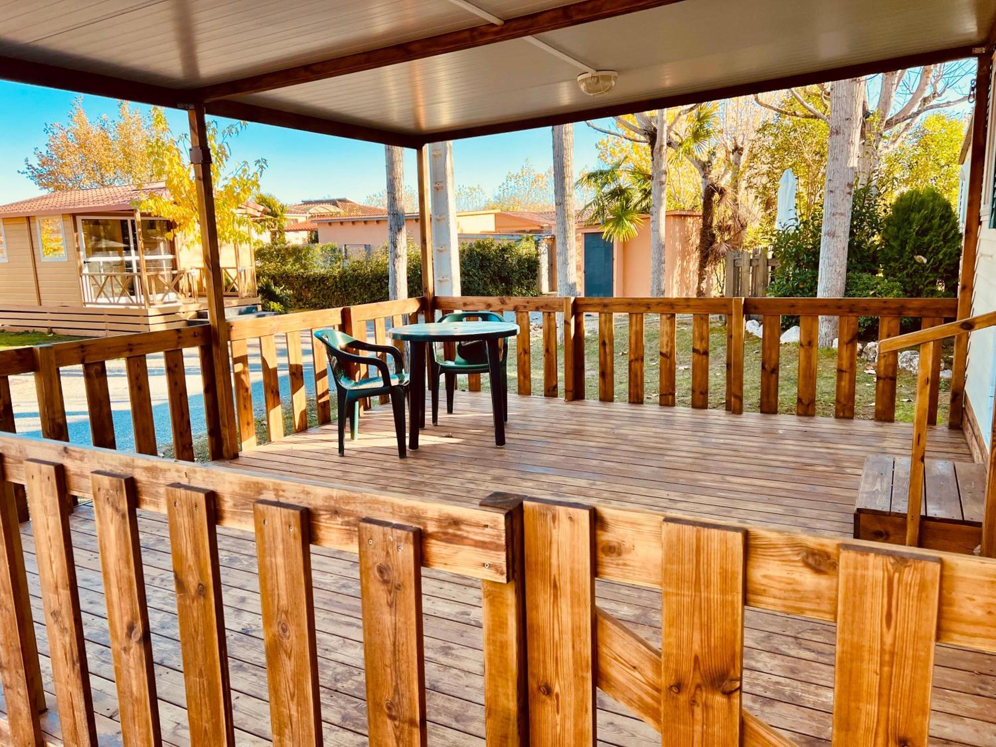 Camping Bungalow El Llac De Banyoles Porqueres Exterior foto