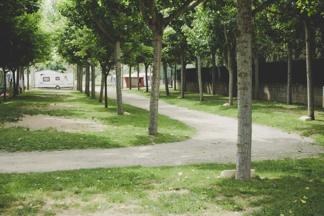 Camping Bungalow El Llac De Banyoles Porqueres Exterior foto