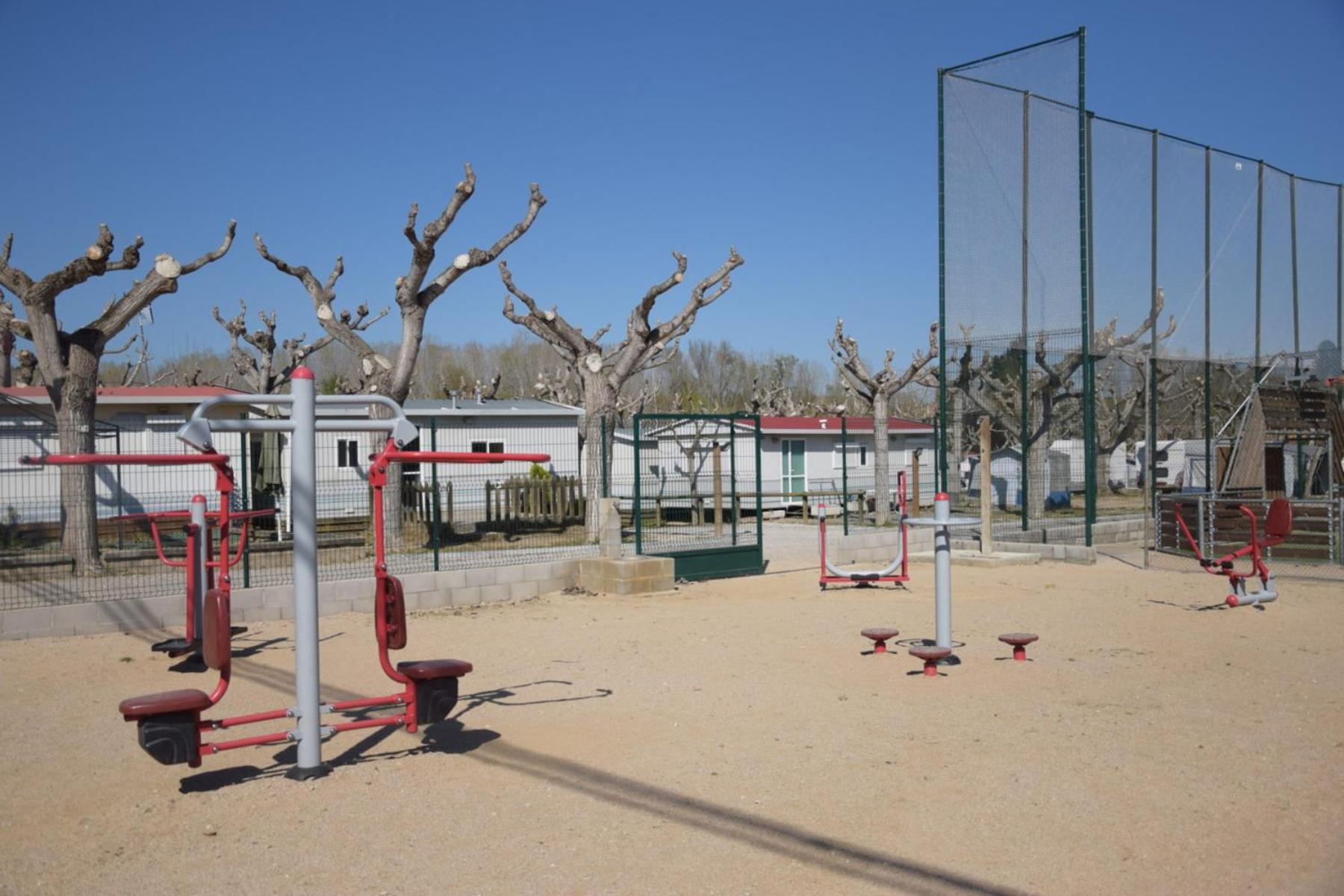 Camping Bungalow El Llac De Banyoles Porqueres Exterior foto