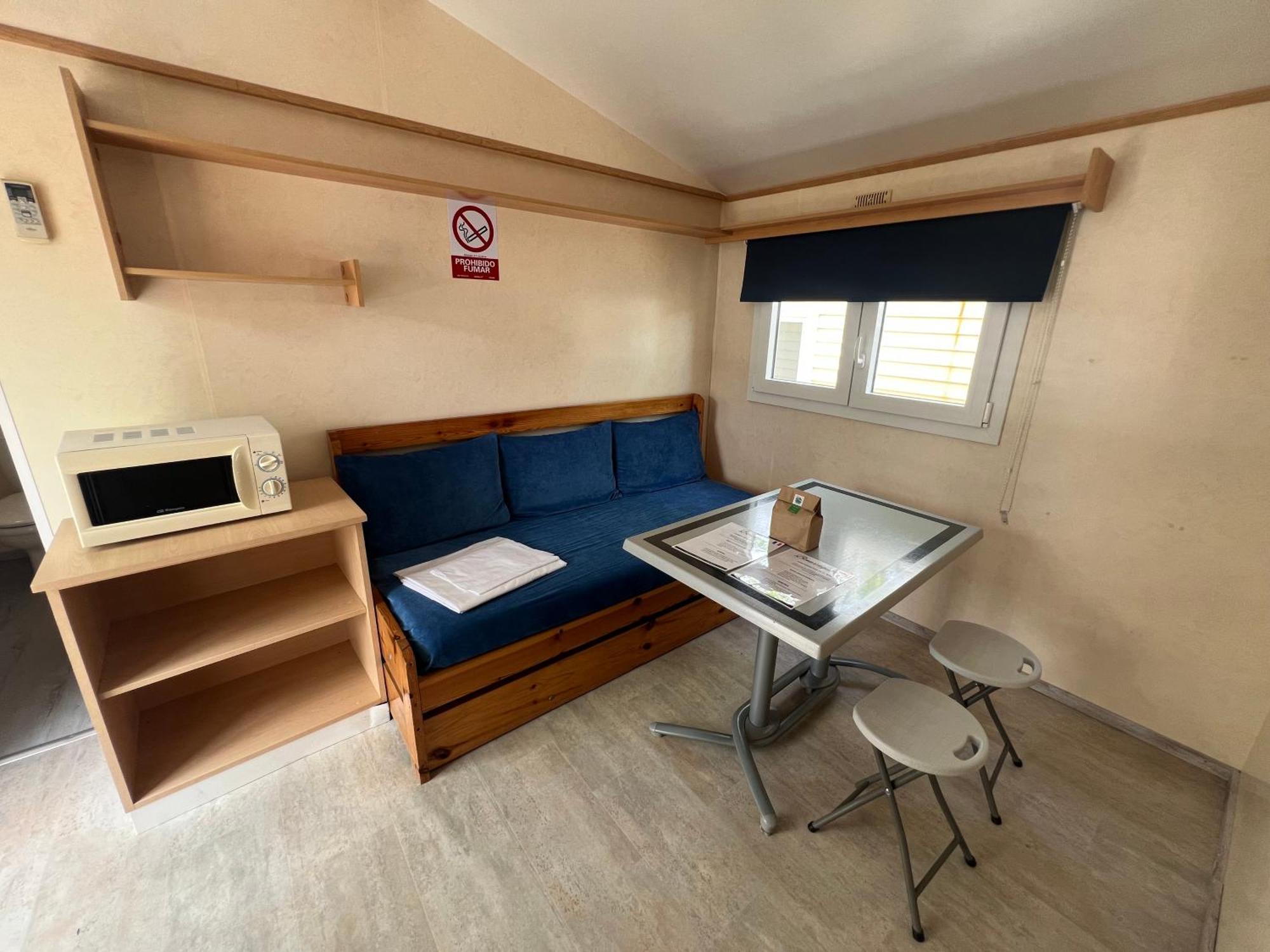 Camping Bungalow El Llac De Banyoles Porqueres Habitación foto