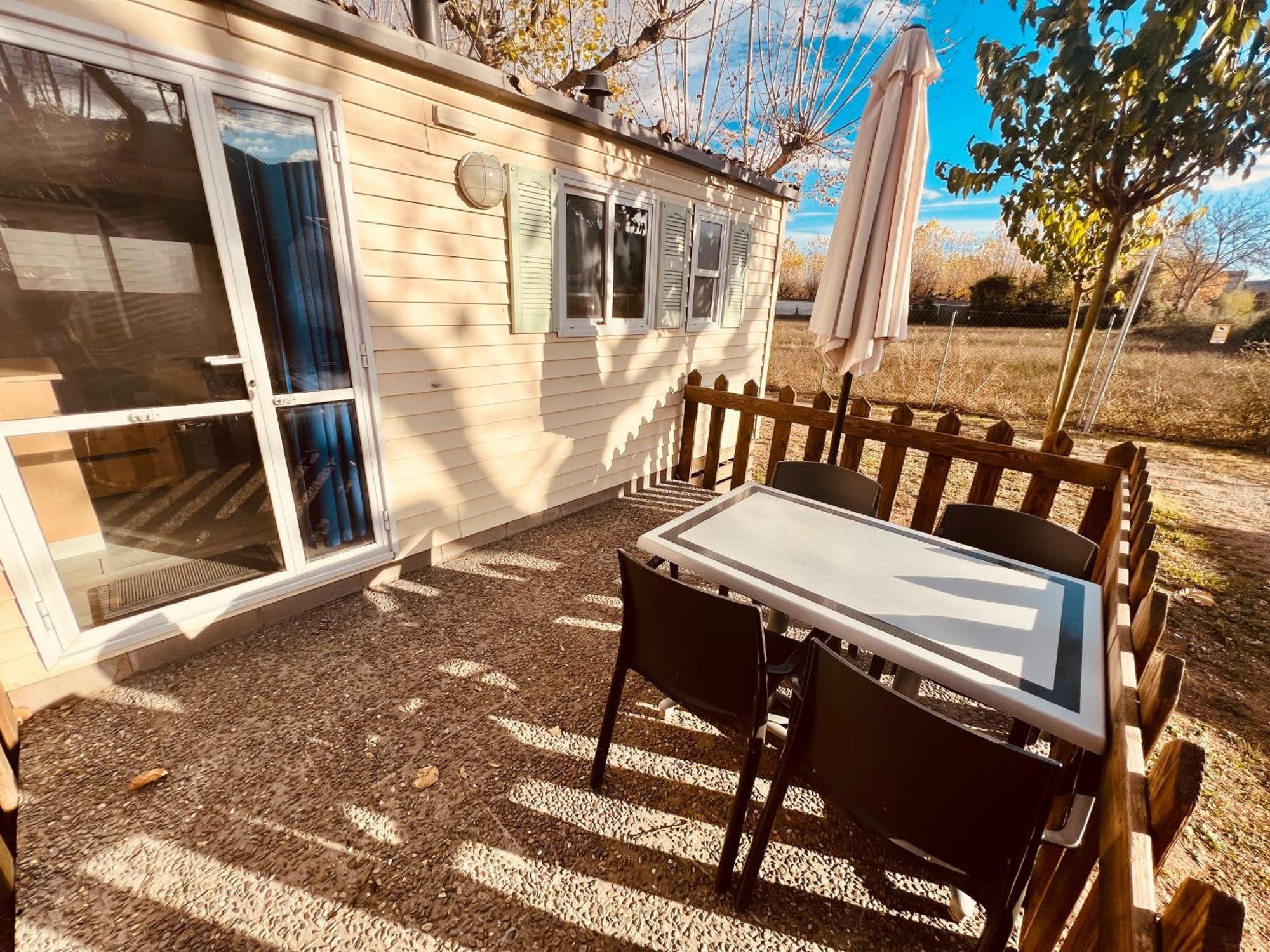 Camping Bungalow El Llac De Banyoles Porqueres Habitación foto